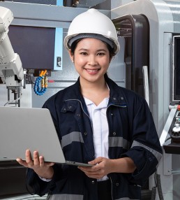 lady with laptop in lab